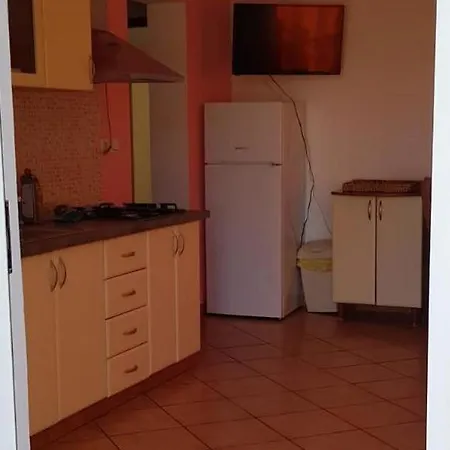 With A Parking Space - 18389 * Vir