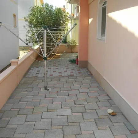 With A Parking Space - 18389